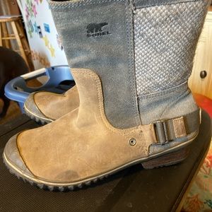 Sorel women’s boots. Rain, snow or fashion Leather, wool, rubber. Sz 10